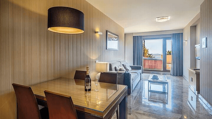 Holiday World Polynesia Hotel